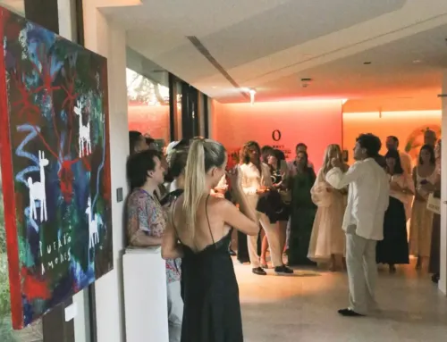 Aldo Comas opens an immersive exhibition at Kimpton Aysla Mallorca
