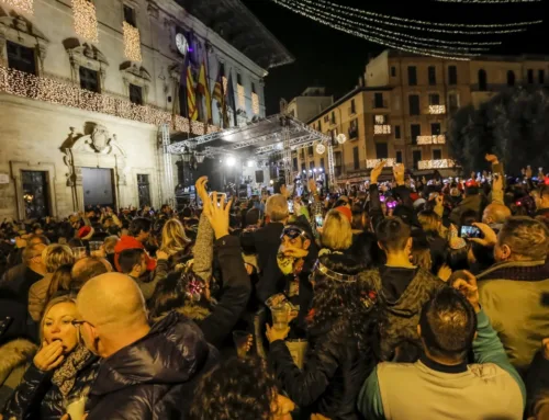 New Year’s Eve 2025 in Palma: Countdown Chimes and Live Music at Cort and La Reina