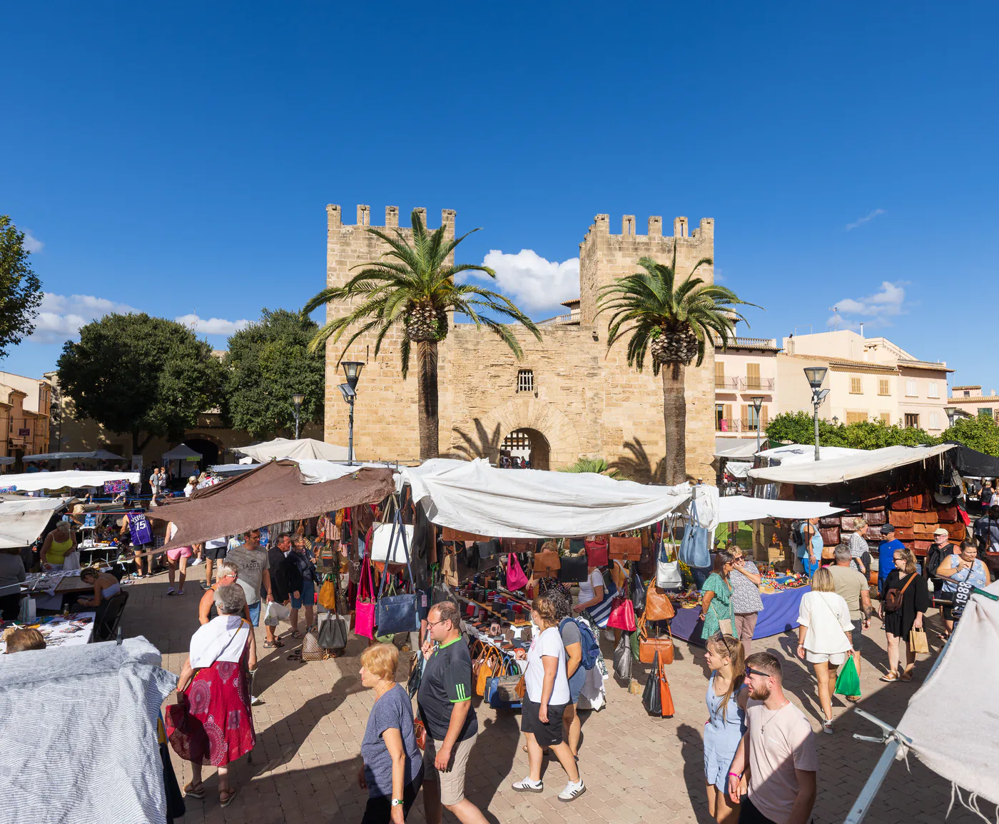 markets in Mallorca: Alcúdia and its walls